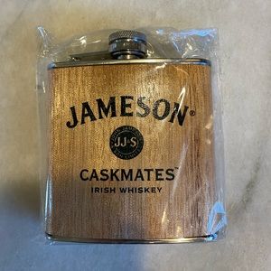 NWT Jameson wood grained 6oz flask.